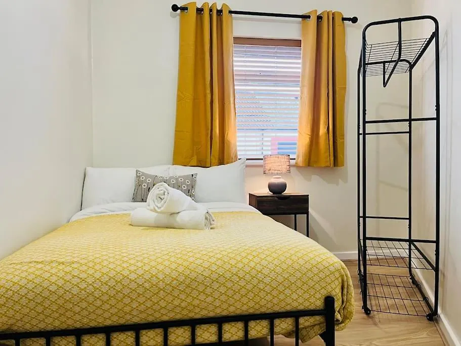 Stylish Central Apartment Cardiff