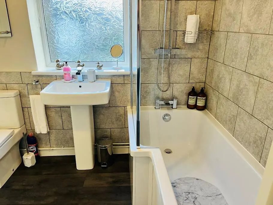 Stylish Central Apartment Cardiff