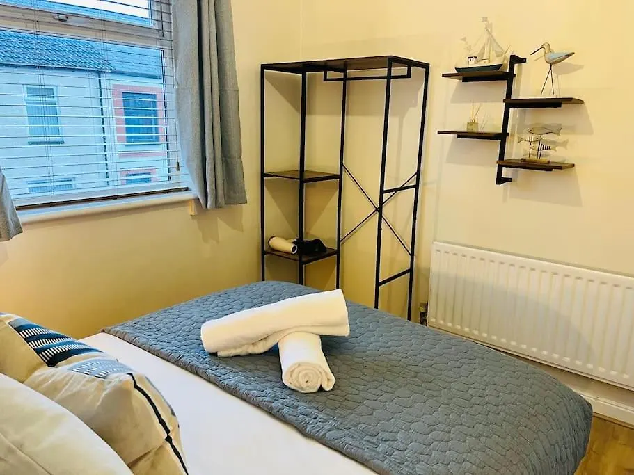 Stylish Central Apartment Cardiff
