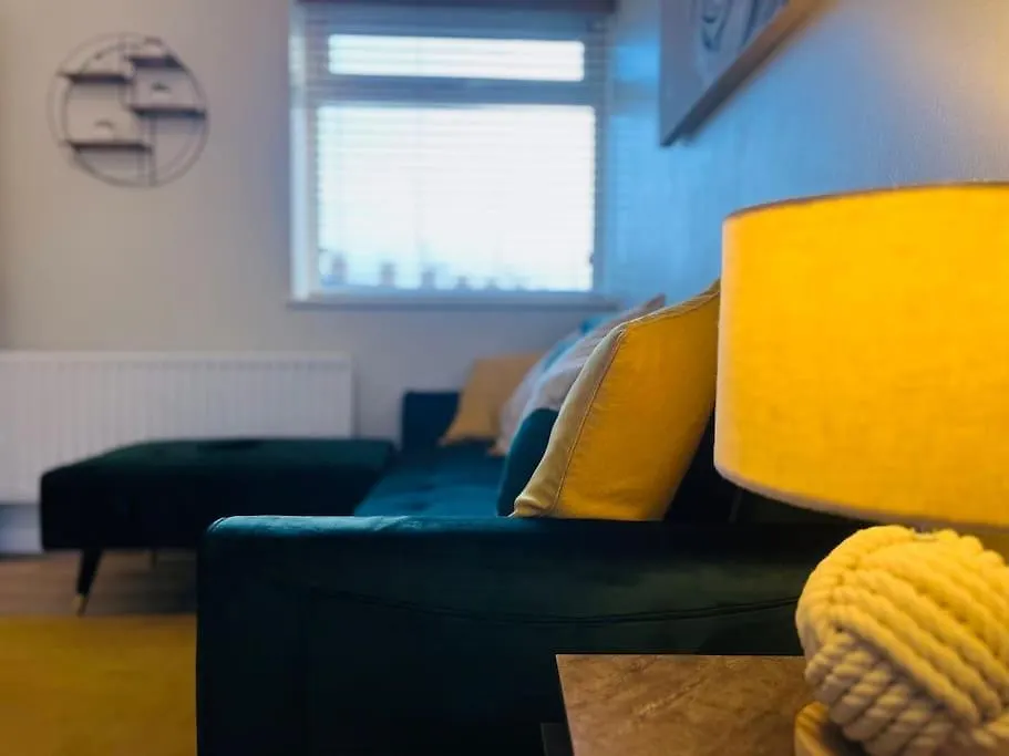 Stylish Central Apartment Cardiff