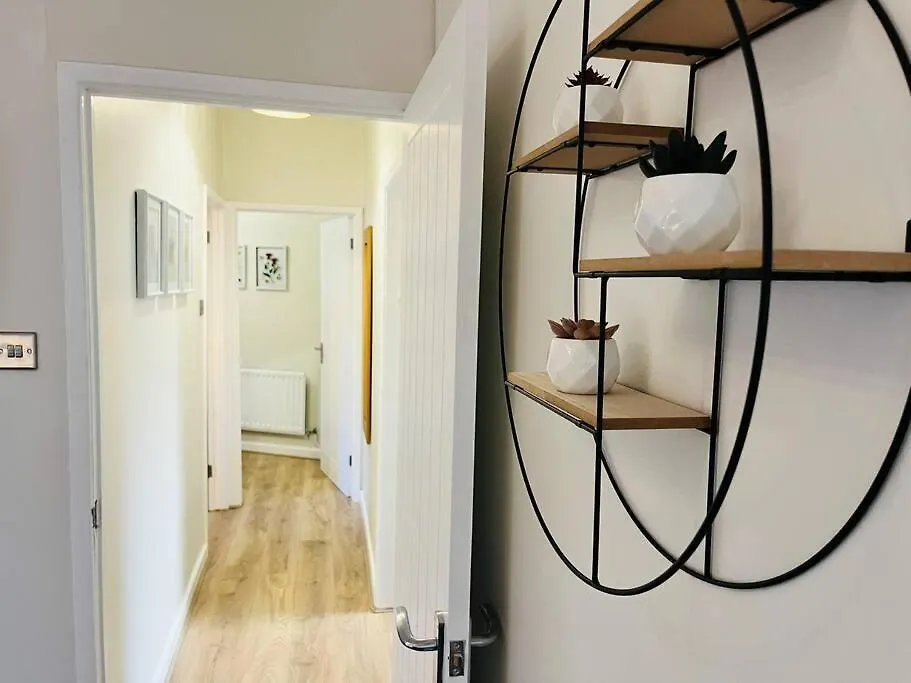 Stylish Central Apartment Cardiff